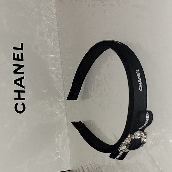 CHANEL Black & White Ribbon - Picture 3 of 8